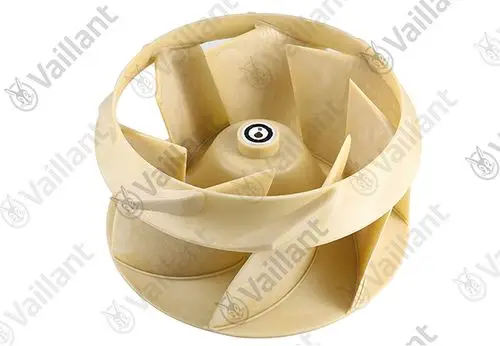 Tangentialventilator von Vaillant mit mehreren Schaufeln. Beige Kunststoffkonstruktion, zentrale Achse mit Befestigungspunkt. Gestaltung für den Luftstrom.